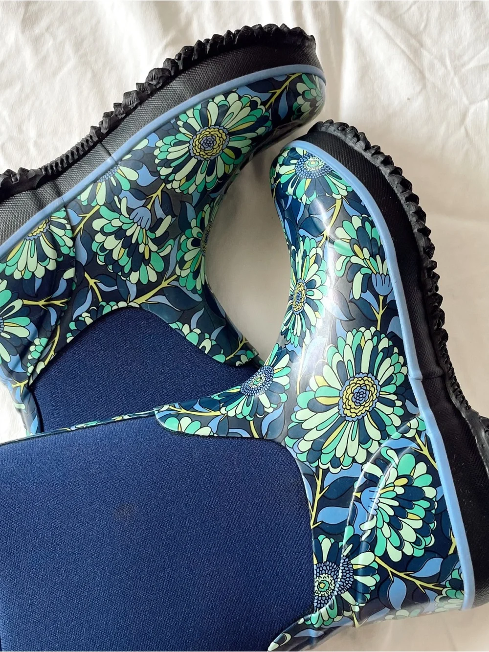 BOGS Boot Winter Snow Rain Insulated Floral Blue Green Classic High Top Navy
